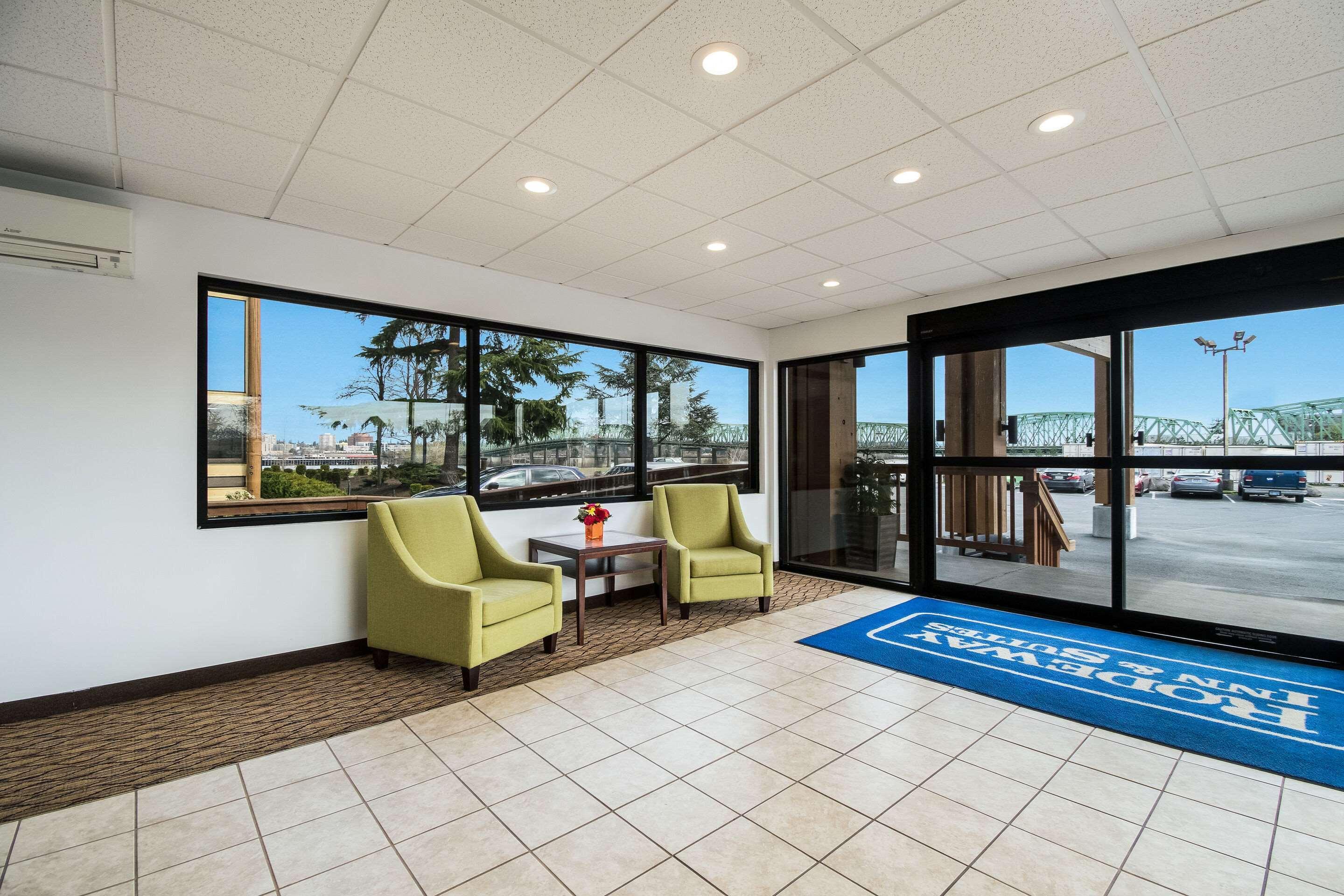Rodeway Inn & Suites Portland - Jantzen Beach Bagian luar foto