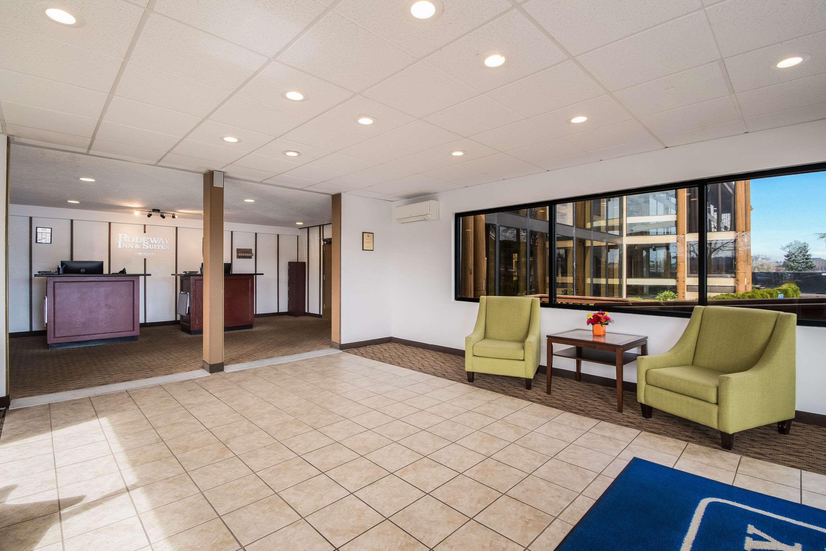 Rodeway Inn & Suites Portland - Jantzen Beach Bagian luar foto
