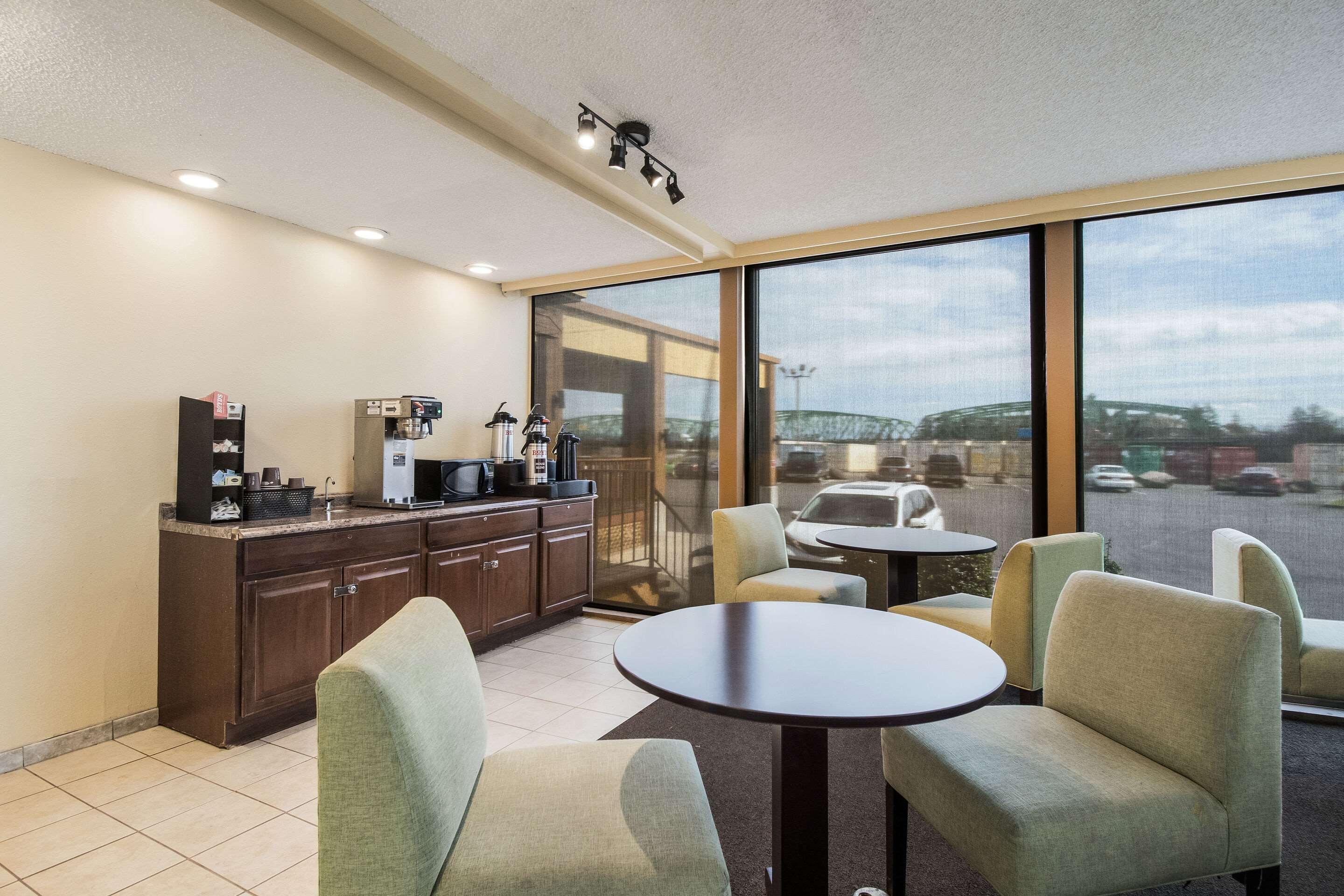 Rodeway Inn & Suites Portland - Jantzen Beach Bagian luar foto