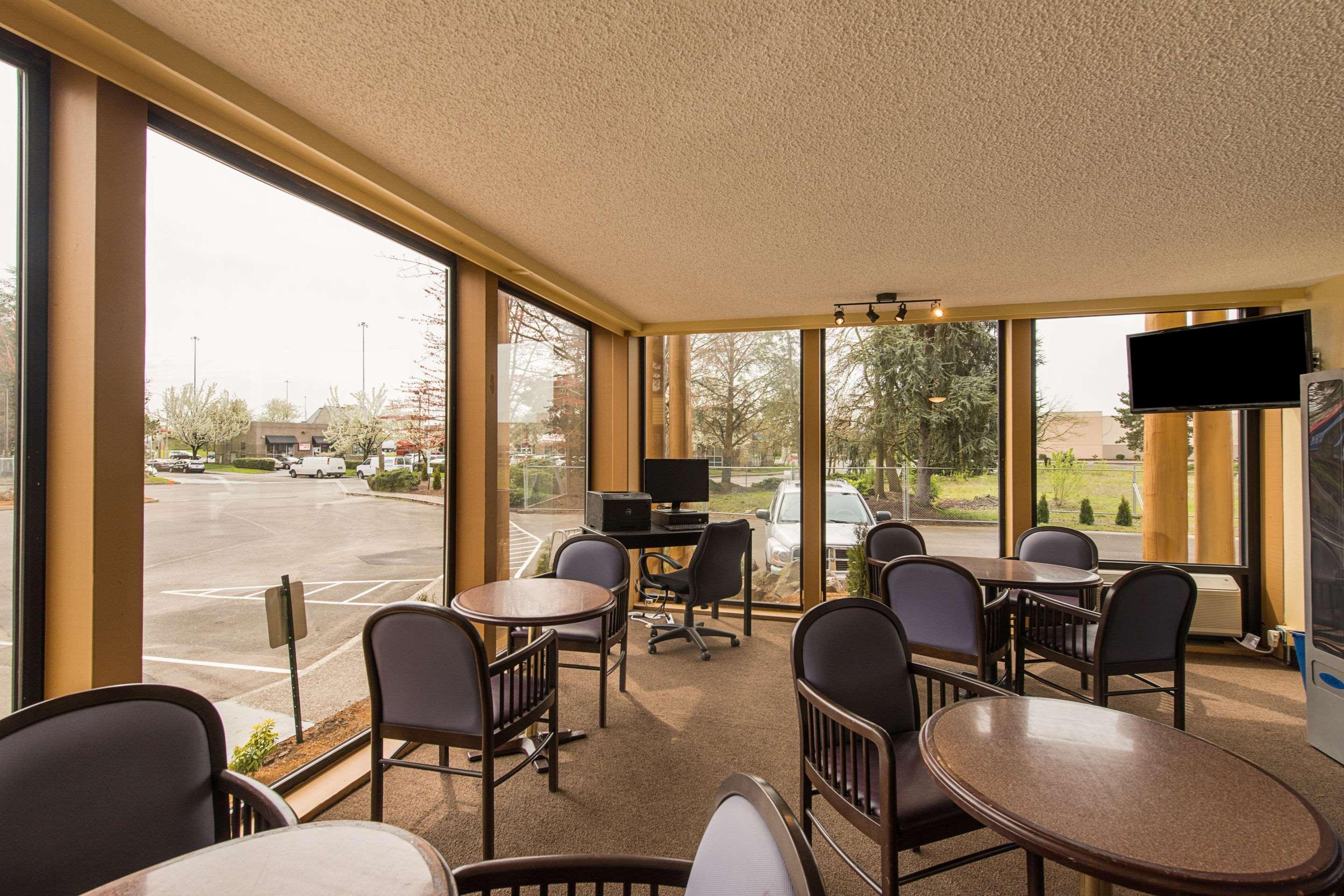 Rodeway Inn & Suites Portland - Jantzen Beach Bagian luar foto