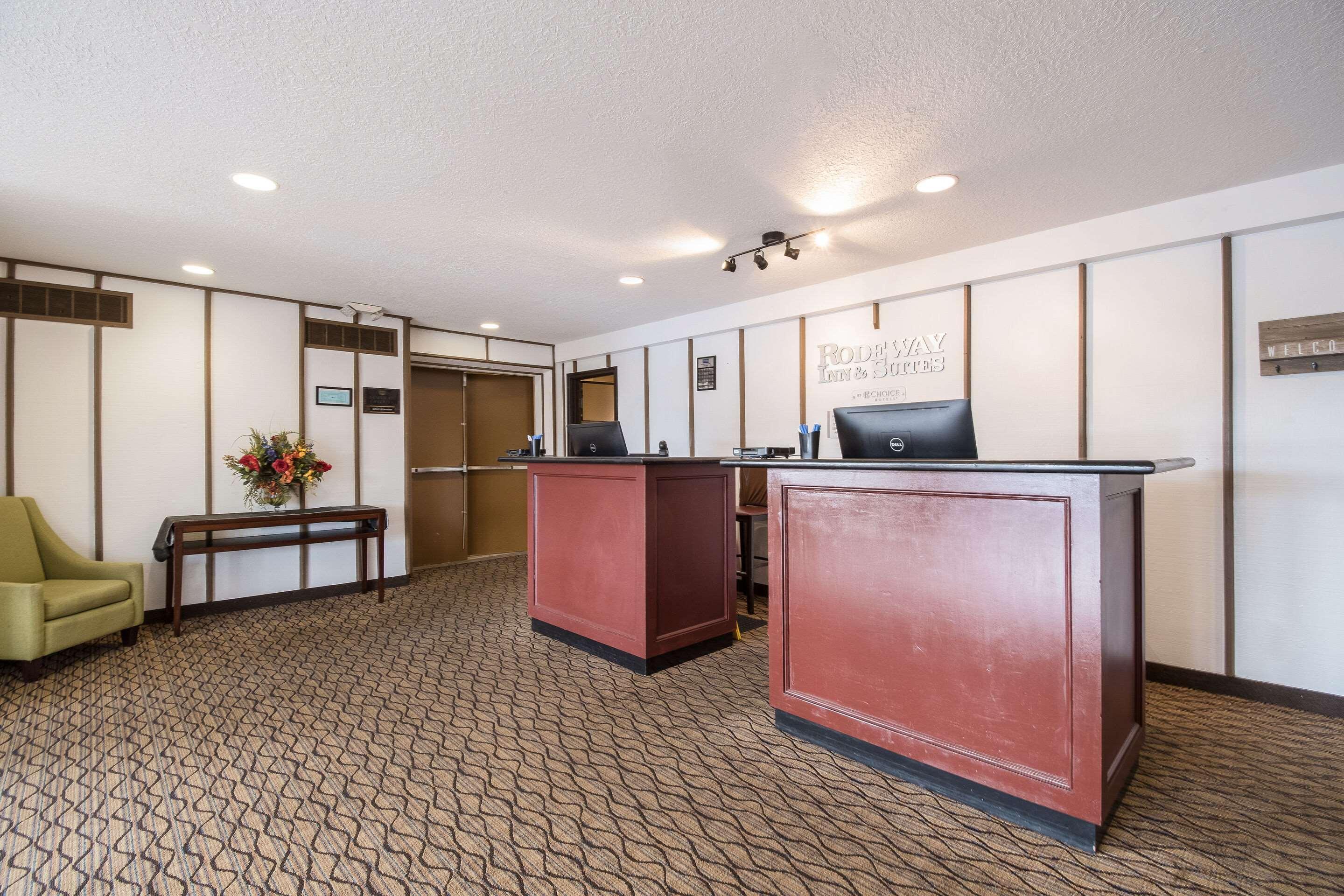 Rodeway Inn & Suites Portland - Jantzen Beach Bagian luar foto